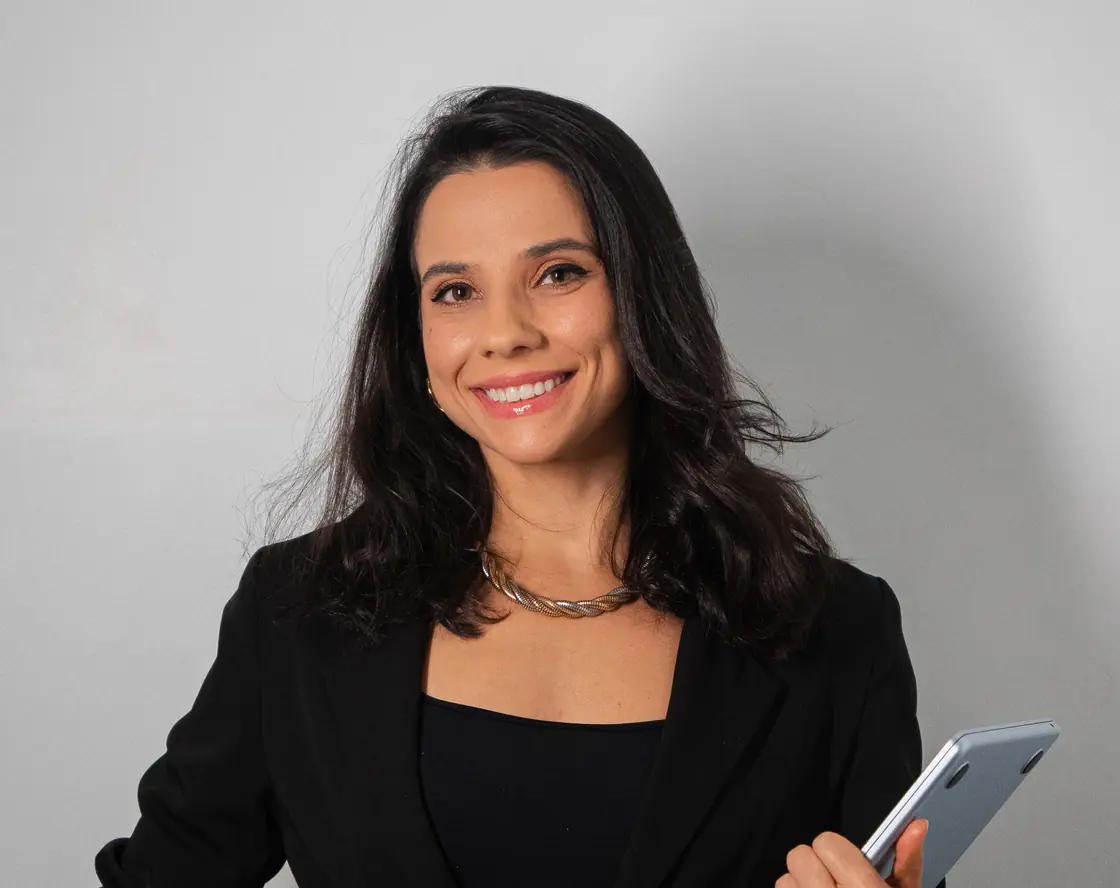Thayssa Pogorzelski, advogada, em retrato profissional